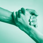 kreuzbund-niederkruechten-sucht-selbsthilfegruppe-haende_halten_web